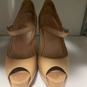 Christian Louboutin Heels, 37.5, beige, Mary Janes